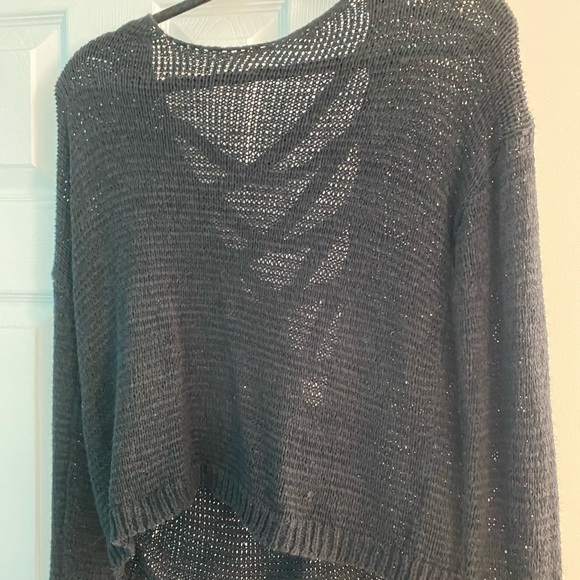 Plain black cozy sweater with cross back - Picture 2 of 4